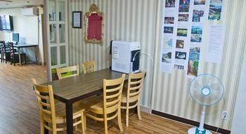 Kyungsung Hostel Пусан Экстерьер фото